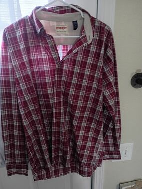 Wrangler Men’s Red Plaid Button-Down Shirt